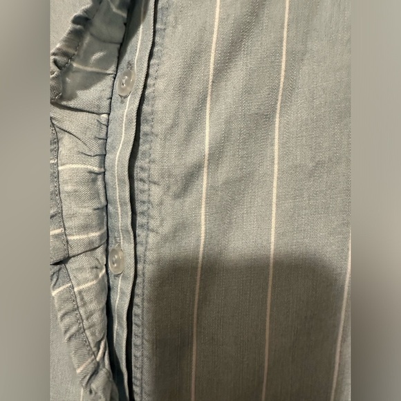 NWT Cupio chambray sleeveless button up blouse size S - Picture 2 of 10
